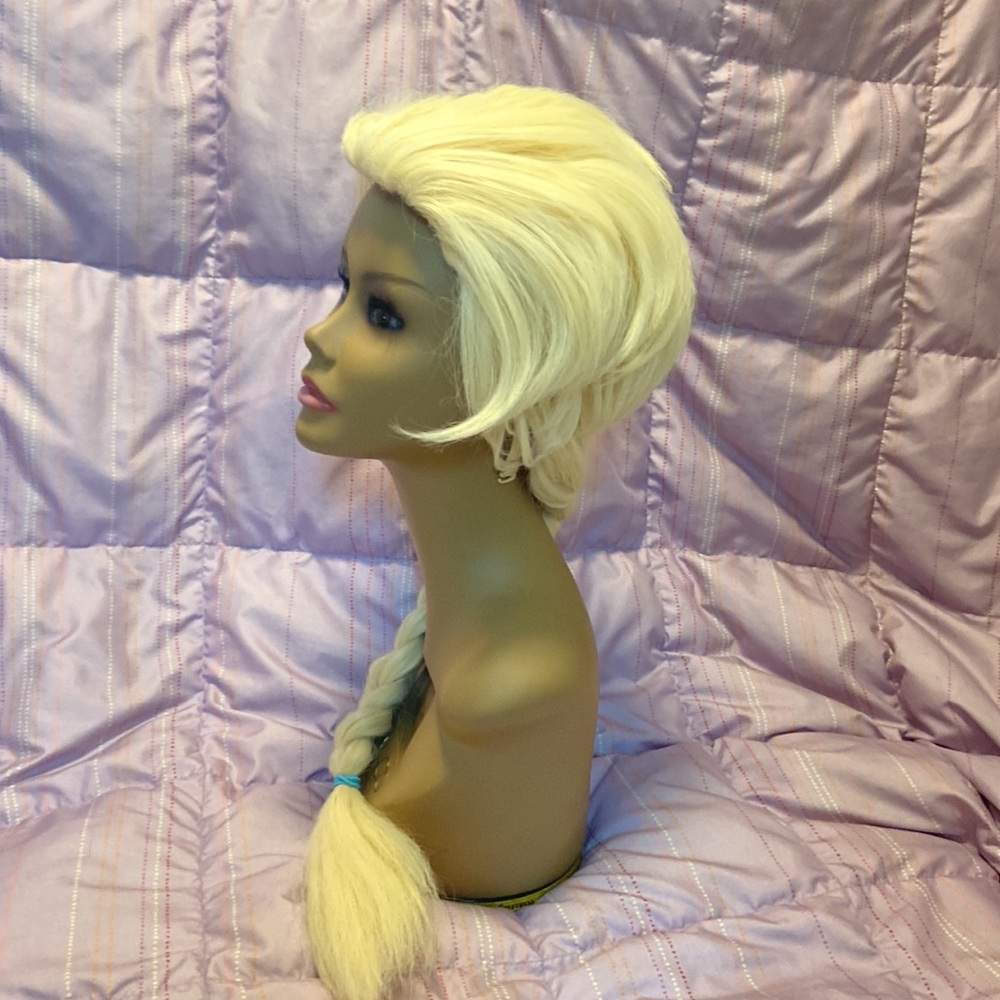 Elsa Wig - Picture 3 of 5